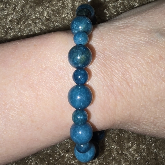 10 and 6mm Apatite Bracelet - Picture 5 of 5
